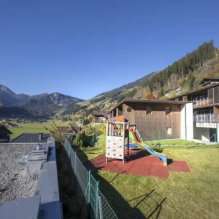 Feriehus In Koenigsleiten With Swimming Pool